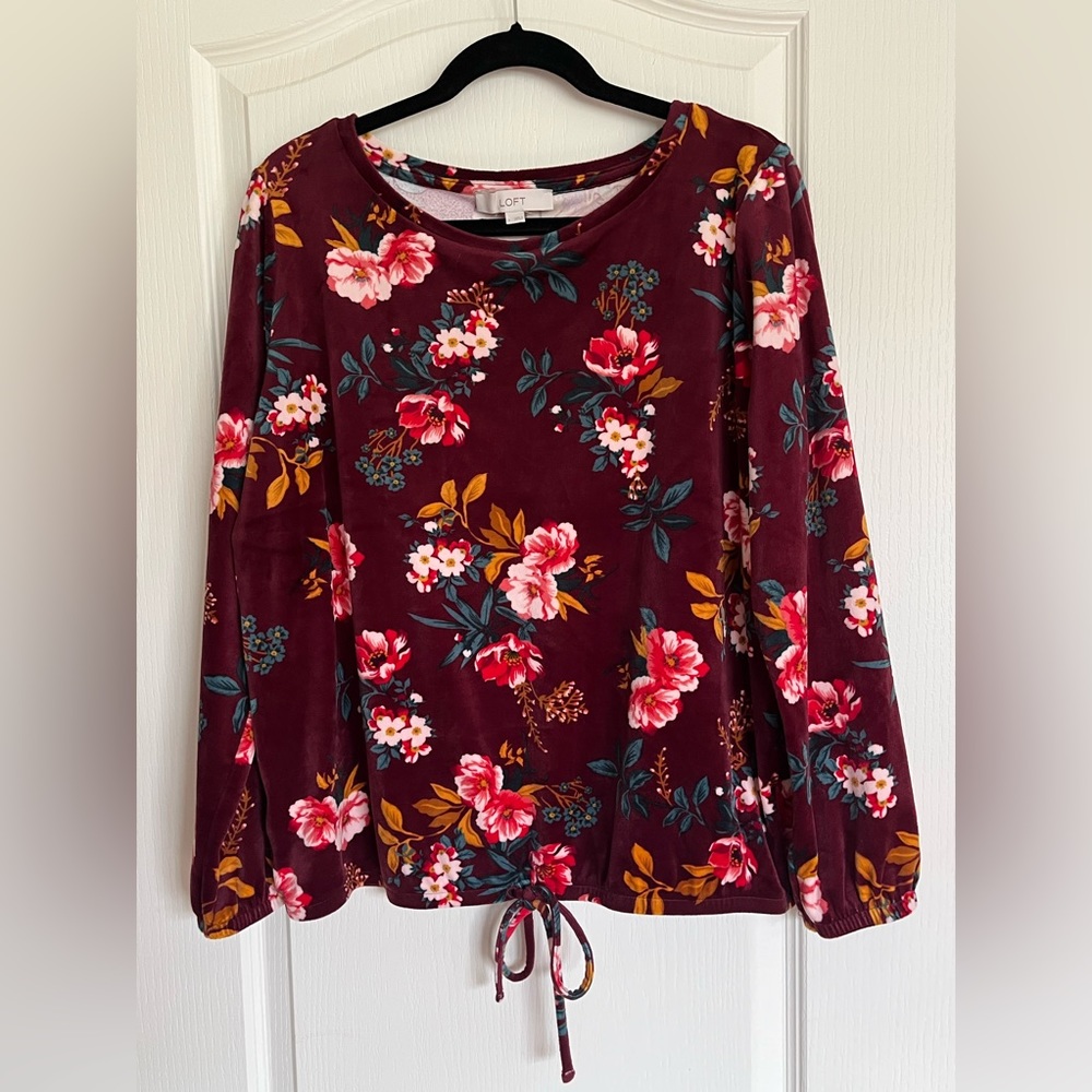 🪷LOFT Velvet Floral Round Neck Top